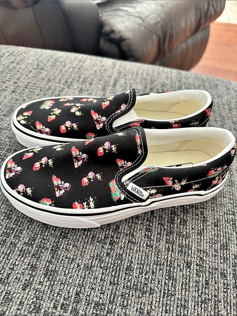 Vans Kpop Demon Hunters Printed Slip-On Sneakers US 6.0 Like New